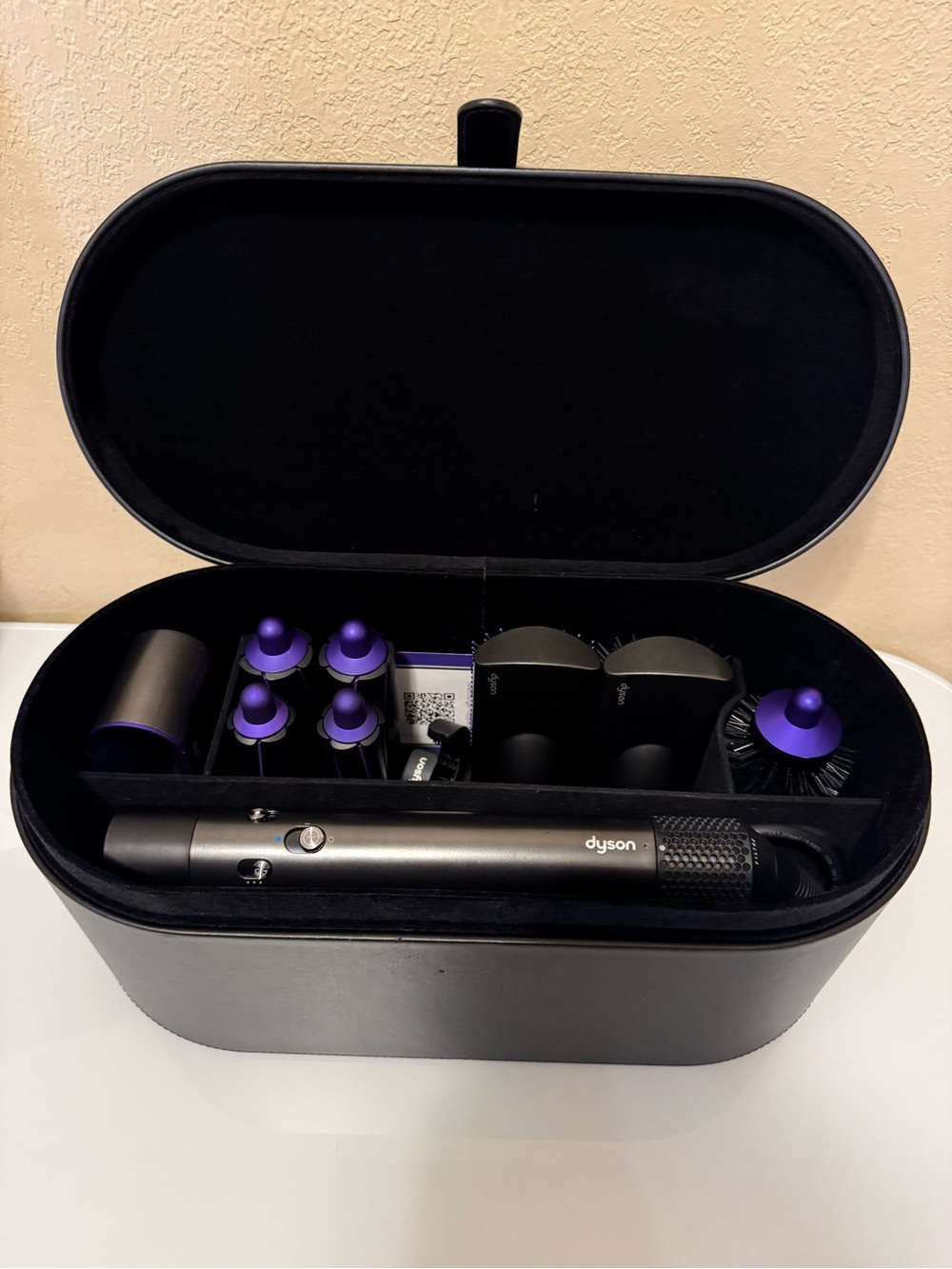 Dyson Airwrap Styling Set (Black/Purple) - Picture 3 of 3